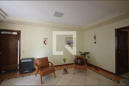 Sala de casa para alugar com 7 quartos, 400m² em Guadalupe, Rio de Janeiro