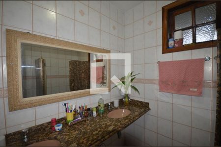 Banheiro da  Sala de casa para alugar com 7 quartos, 400m² em Guadalupe, Rio de Janeiro