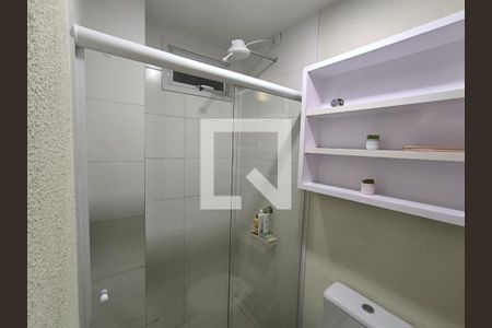 Banheiro Social de apartamento para alugar com 2 quartos, 49m² em Dona Zulmira, Uberlândia