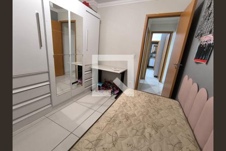 Quarto 1 de apartamento para alugar com 2 quartos, 49m² em Dona Zulmira, Uberlândia