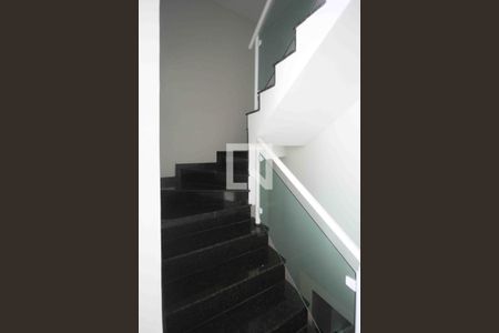Escada de casa para alugar com 3 quartos, 220m² em Vila Santa Clara, São Paulo