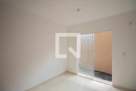 Sala de casa de condomínio para alugar com 1 quarto, 31m² em Lagoinha, São Gonçalo