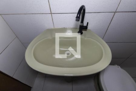 Banheiro de casa para alugar com 1 quarto, 45m² em Vila Carmosina, São Paulo