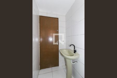 Banheiro de casa para alugar com 1 quarto, 45m² em Vila Carmosina, São Paulo