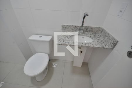 Banheiro do Quarto Suíte de apartamento para alugar com 2 quartos, 46m² em Vila Mazzei, São Paulo