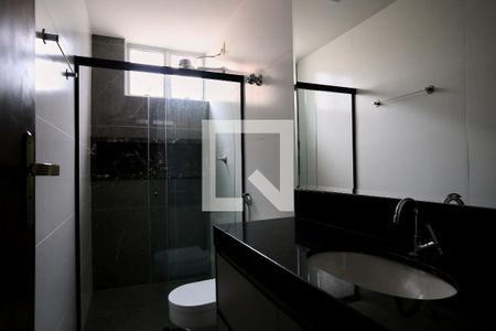Banheiro da Suíte de apartamento para alugar com 3 quartos, 92m² em Sagrada Família, Belo Horizonte