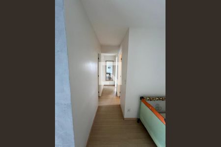Corredor de apartamento para alugar com 3 quartos, 70m² em Jardim Parque Morumbi, São Paulo
