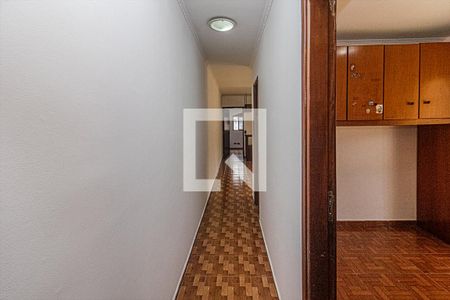 corredor para os cômodos_1 de casa para alugar com 3 quartos, 130m² em Vila Brasilina, São Paulo
