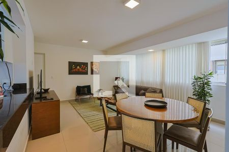 Sala de apartamento à venda com 3 quartos, 90m² em Santo Antônio, Belo Horizonte