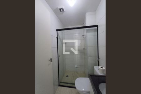 Banheiro de apartamento para alugar com 2 quartos, 52m² em Biritiba, Poá