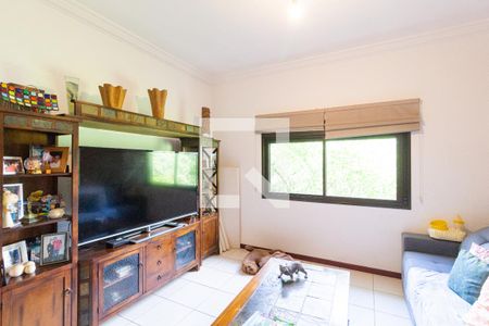 Sala de TV de casa de condomínio para alugar com 3 quartos, 415m² em Águas da Fazendinha, Carapicuíba