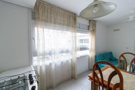 Sala/Cozinha de apartamento para alugar com 1 quarto, 27m² em Centro Histórico, Porto Alegre