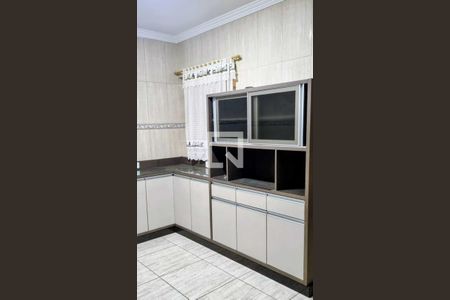 Casa para alugar com 4 quartos, 220m² em Jardim Maria Augusta, Taubaté