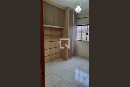 Casa para alugar com 4 quartos, 220m² em Jardim Maria Augusta, Taubaté