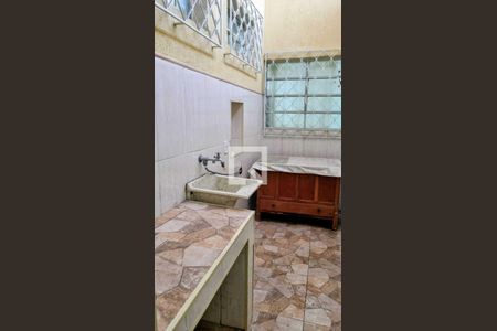 Casa para alugar com 4 quartos, 220m² em Jardim Maria Augusta, Taubaté