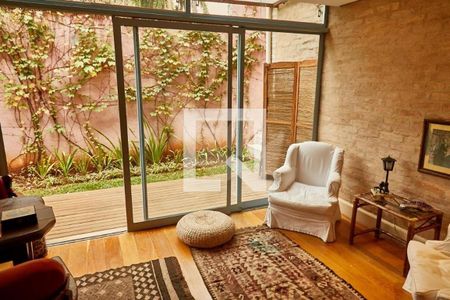 Casa à venda com 10 quartos, 600m² em Jardim Cordeiro, São Paulo