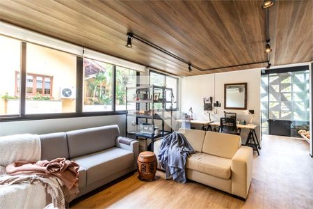 Casa à venda com 4 quartos, 390m² em Jardim Morumbi, São Paulo