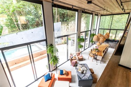 Casa à venda com 4 quartos, 390m² em Jardim Morumbi, São Paulo