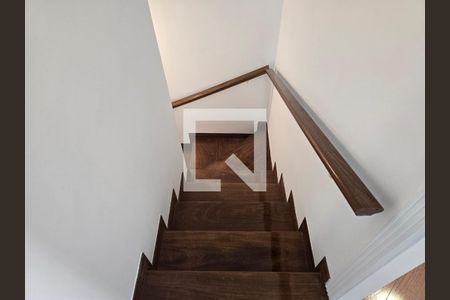 Escada de casa de condomínio para alugar com 3 quartos, 119m² em Vila Endres, Guarulhos