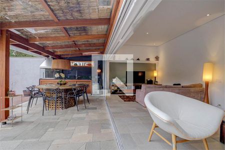 Casa à venda com 4 quartos, 321m² em Santo Amaro, São Paulo