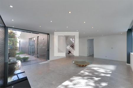 Casa à venda com 4 quartos, 364m² em Chácara Monte Alegre, São Paulo