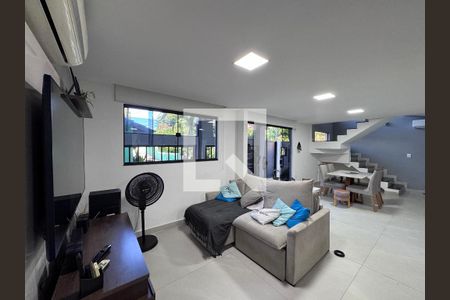 Sala de casa de condomínio à venda com 4 quartos, 300m² em Vargem Grande, Rio de Janeiro