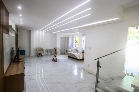 Sala de casa de condomínio para alugar com 4 quartos, 230m² em Stella Maris, Salvador