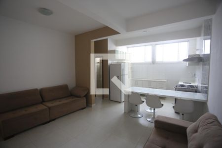 Sala de casa para alugar com 2 quartos, 70m² em Carlos Prates, Belo Horizonte