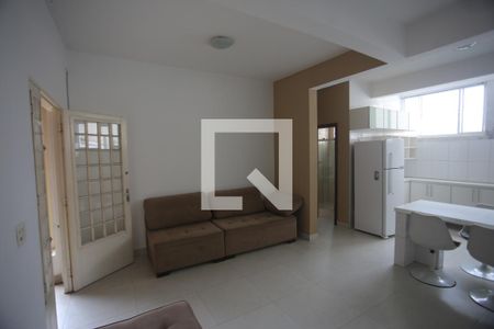 Sala de casa para alugar com 2 quartos, 70m² em Carlos Prates, Belo Horizonte