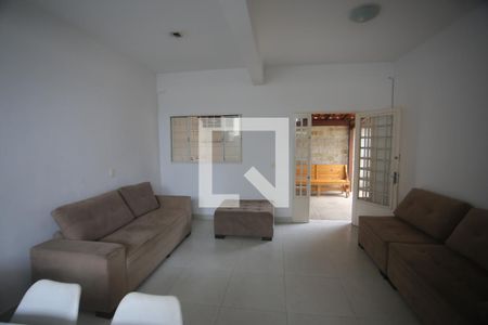 Sala de casa para alugar com 2 quartos, 70m² em Carlos Prates, Belo Horizonte