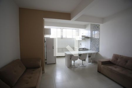 Sala de casa para alugar com 2 quartos, 70m² em Carlos Prates, Belo Horizonte