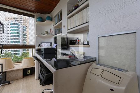 Varanda da Sala de apartamento à venda com 3 quartos, 165m² em Vila Suzana, São Paulo