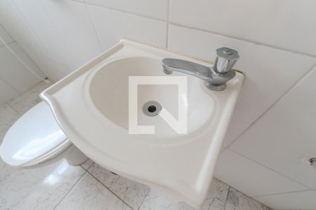 Banheiro de kitnet/studio para alugar com 1 quarto, 24m² em Bela Vista, São Paulo