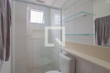 Banheiro suíte de apartamento para alugar com 2 quartos, 57m² em Parque Sao Vicente, Mauá