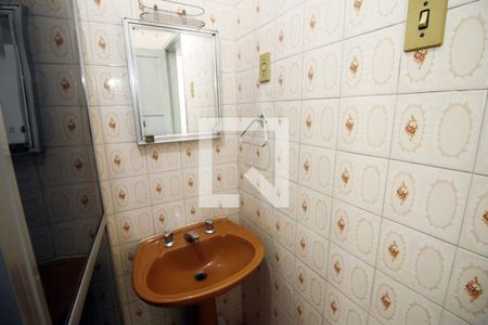 Banheiro de apartamento para alugar com 1 quarto, 50m² em Olaria, Rio de Janeiro