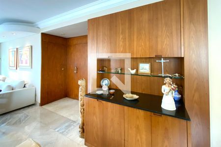 Hall de entrada de apartamento à venda com 4 quartos, 240m² em Funcionários, Belo Horizonte