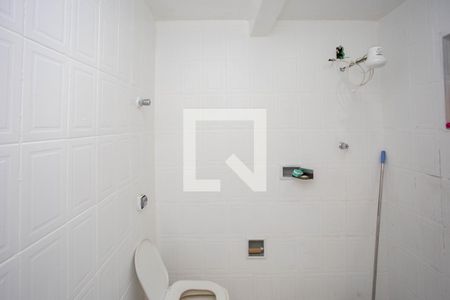 Banheiro de casa à venda com 4 quartos, 94m² em Taboão, Diadema