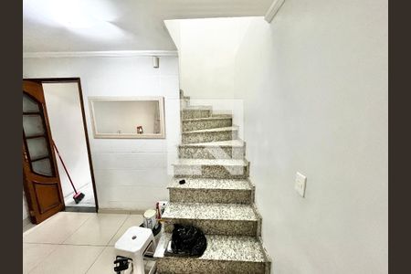 Escada de casa para alugar com 4 quartos, 200m² em Vila Nova Cachoeirinha, São Paulo