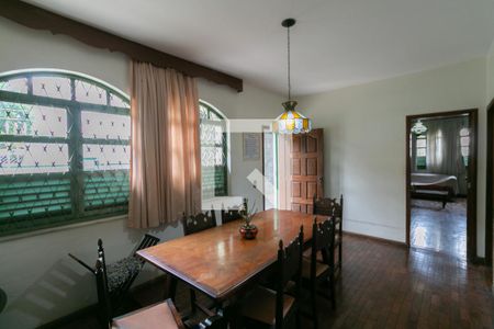 Casa à venda com 4 quartos, 260m² em Itapoã, Belo Horizonte