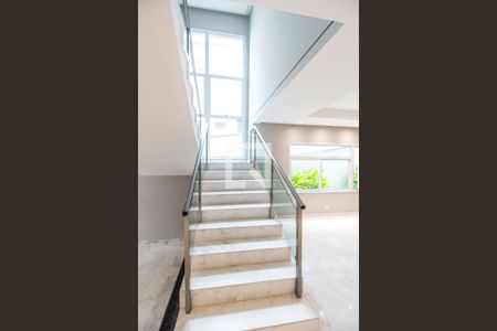 Escada de casa de condomínio à venda com 4 quartos, 471m² em Residencial 18 do Forte, Santana de Parnaíba