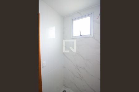 Banheiro da Suíte de apartamento à venda com 3 quartos, 74m² em Cabral, Contagem