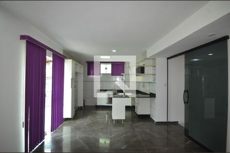 Sala de casa de condomínio para alugar com 2 quartos, 100m² em Vila Valqueire, Rio de Janeiro