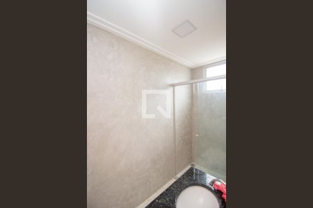 Banheiro da Suíte de apartamento à venda com 2 quartos, 60m² em Alvorada, Contagem