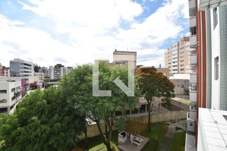 Vista da sacada de apartamento para alugar com 3 quartos, 75m² em Cabral, Curitiba