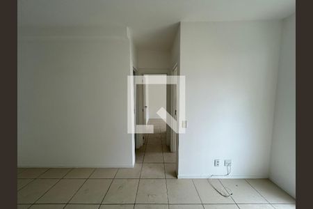 Corredor de apartamento para alugar com 2 quartos, 55m² em Del Castilho, Rio de Janeiro