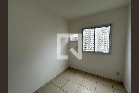 Quarto  de apartamento para alugar com 2 quartos, 55m² em Del Castilho, Rio de Janeiro
