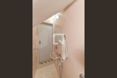 Lavabo de casa à venda com 3 quartos, 200m² em Jardim Aeroporto, São Paulo