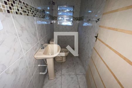 Banheiro de apartamento para alugar com 1 quarto, 55m² em Engenho do Porto, Duque de Caxias