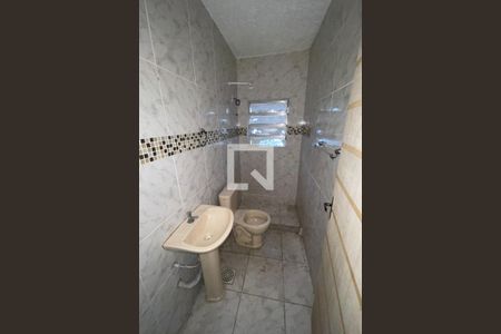 Banheiro de apartamento para alugar com 1 quarto, 55m² em Engenho do Porto, Duque de Caxias
