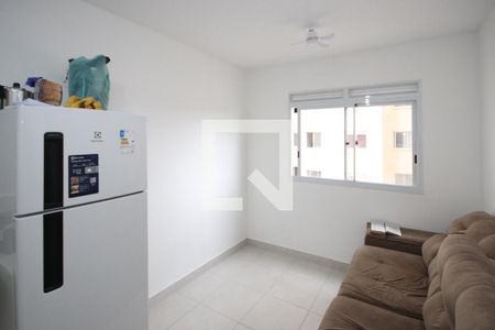Sala / Cozinha  de apartamento para alugar com 2 quartos, 32m² em Parque Novo Mundo, São Paulo